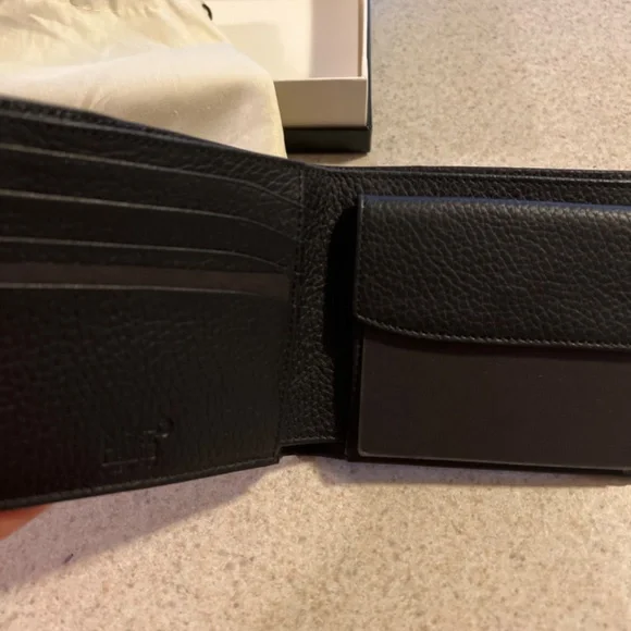Mens bifold wallet